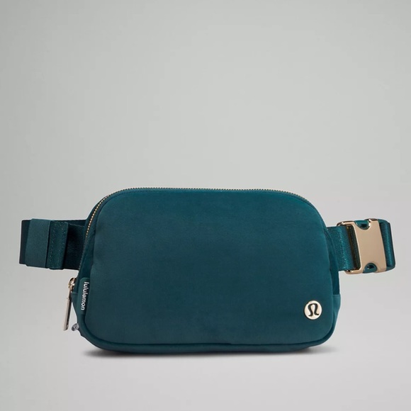 FIRM! lululemon athletica Everywhere Belt Bag Velour 1L (Teal/Turquoise) - Picture 4 of 13